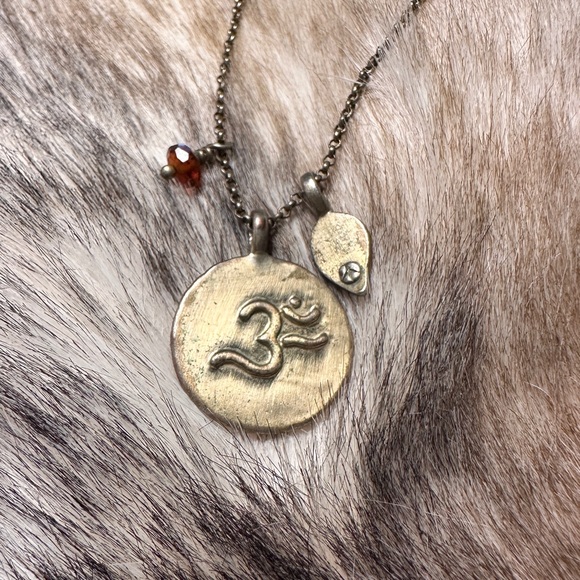 Lucky Brand Gold Tone Om Pendant Chain Necklace - Picture 4 of 6